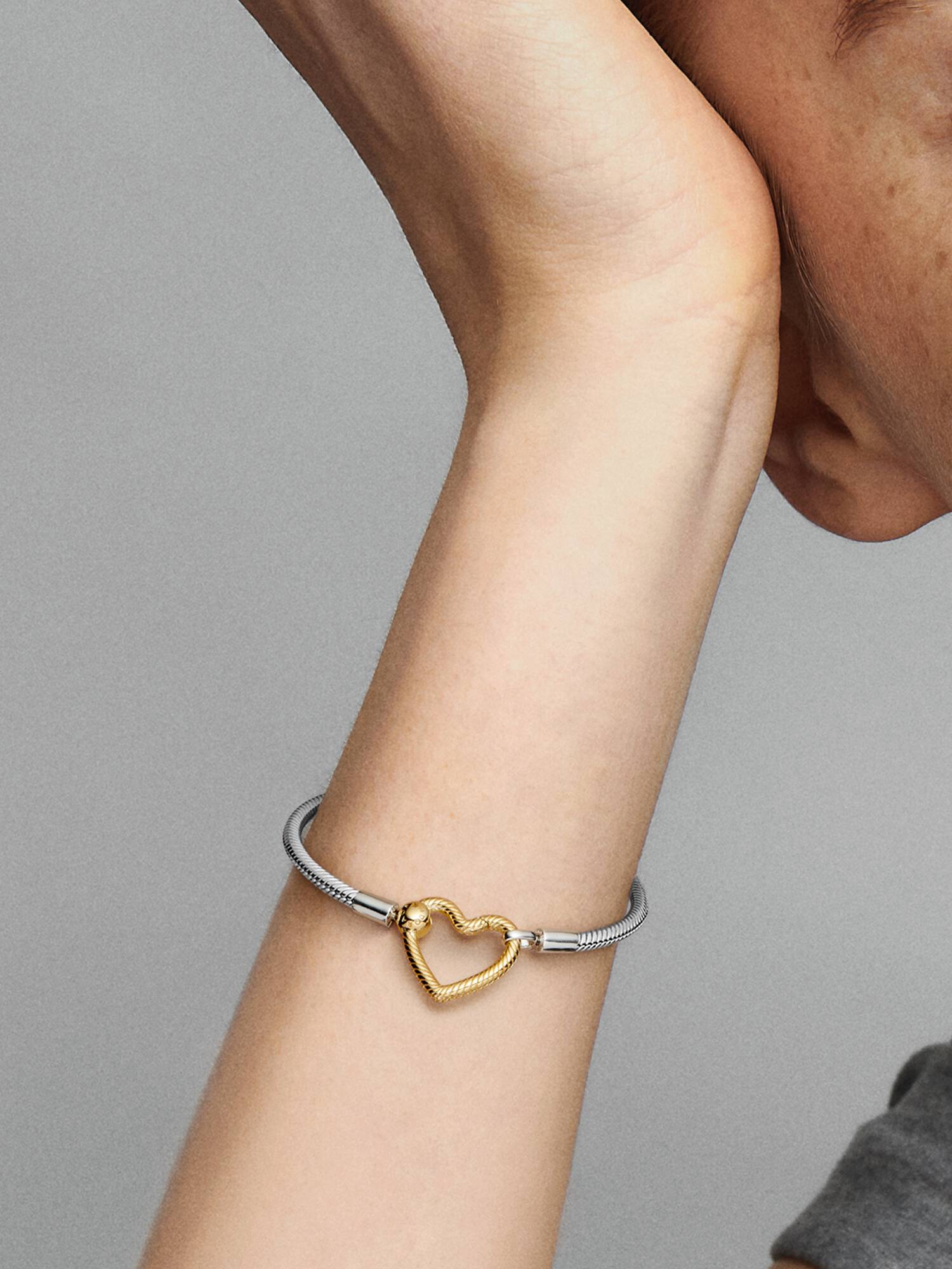 Heart Closure Snake Chain Bracelet