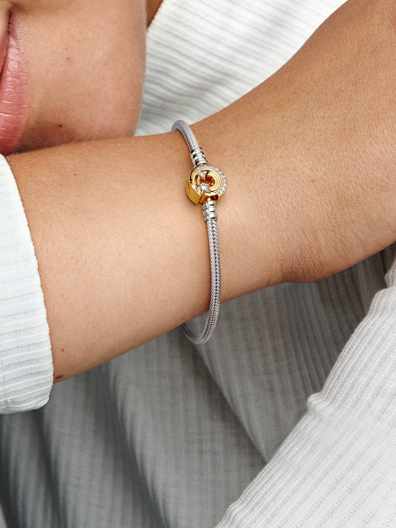 Pandora Moments Shooting Star Clasp Snake Chain Bracelet