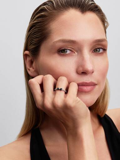 Sparkling Black Bow Ring