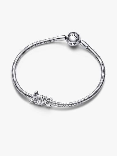 手寫體「Love」字樣串飾