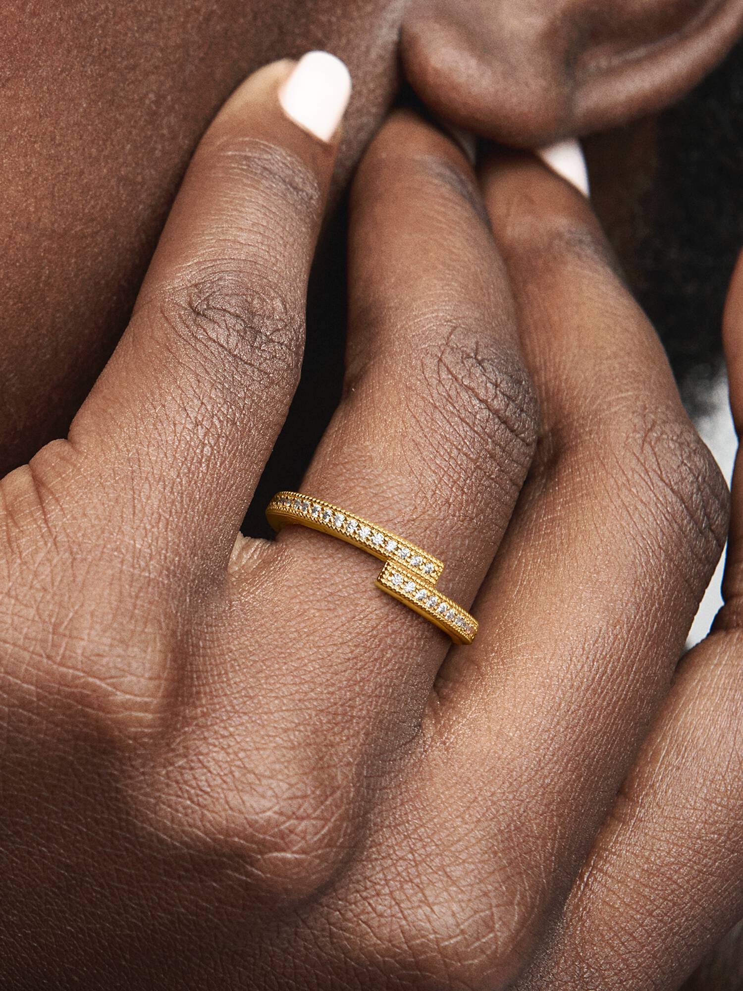 Sparkling Overlapping Ring