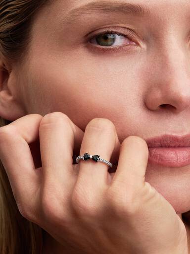 Sparkling Black Bow Ring