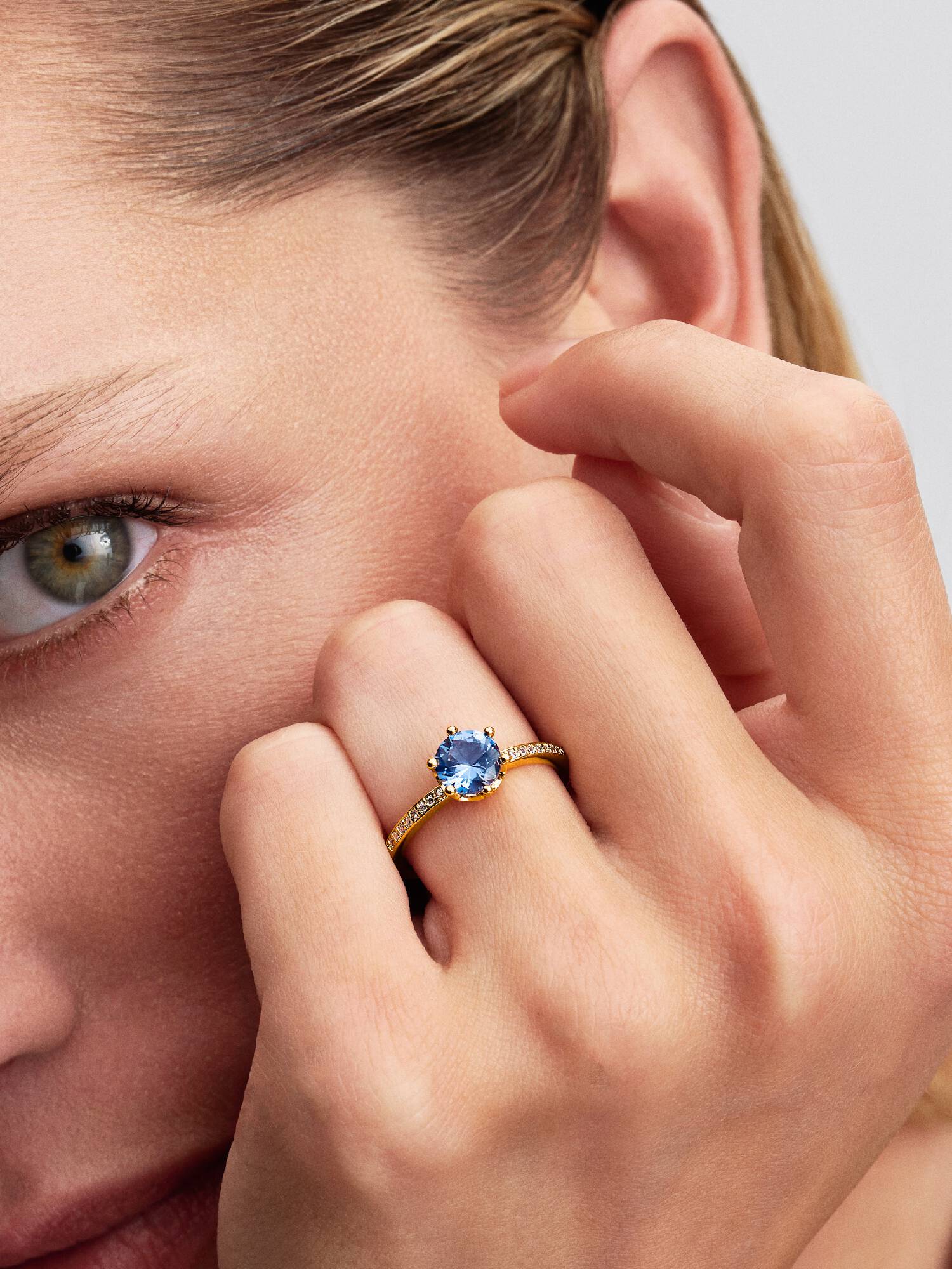 Blue Sparkling Crown Solitaire Ring