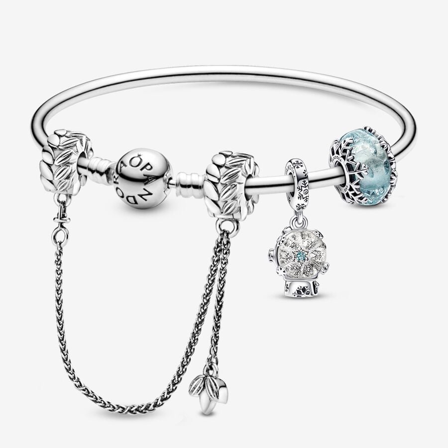 Blue Snowflake Charm and Safety Chain Braclet Set image number 0