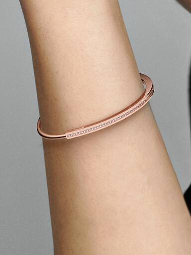 Pandora Signature I-D 密鑲寶石手鐲