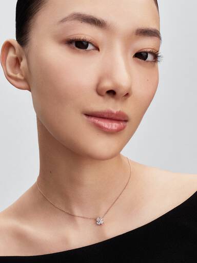 Sparkling Lucky Clover Pendant Necklace